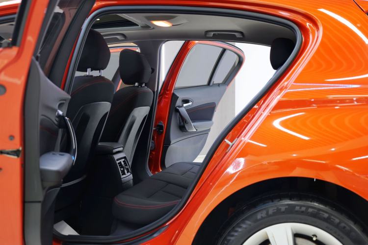 Used BMW 1 Series 2013 Revised 118i Sport Edition Interior 8