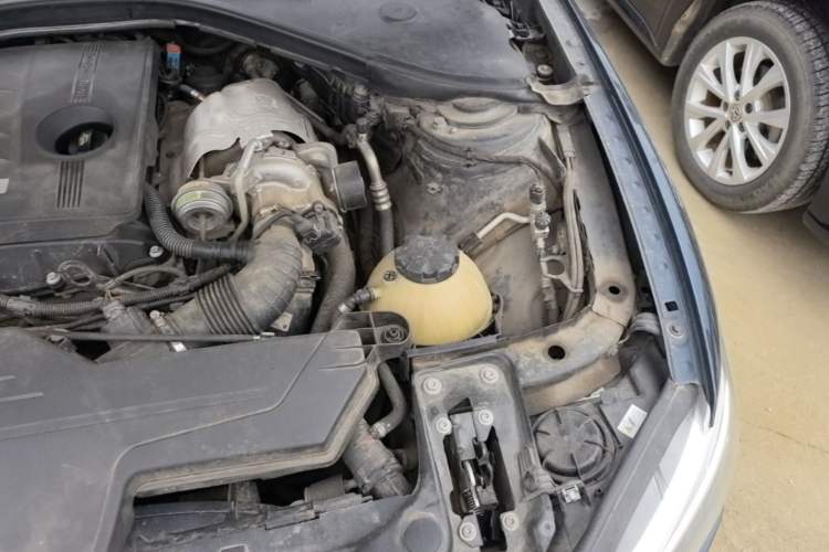 Used BMW 1 Series 2013 Facelifted 118i Leading Edition Engine Bay Left