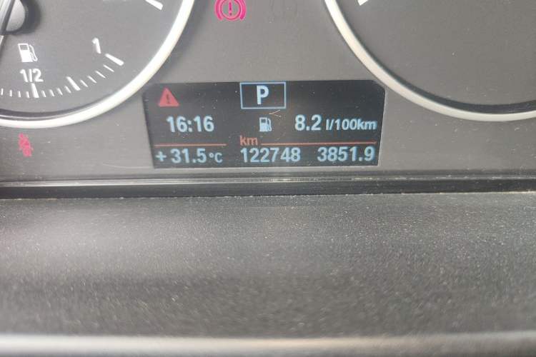 Used BMW 1 Series 2013 Facelifted 118i Leading Edition Odometer Close Up