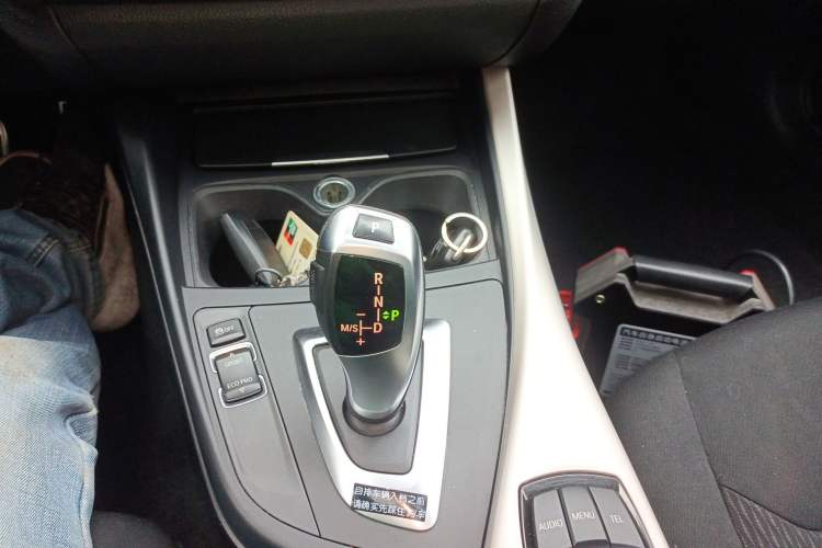 Used BMW 1 Series 2013 Facelifted 118i Leading Edition Gear Lever