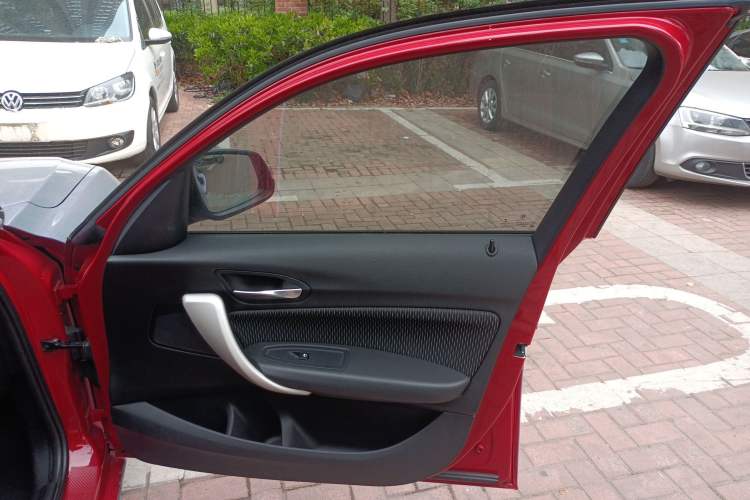 Used BMW 1 Series 2013 Facelifted 118i Leading Edition Interior 5