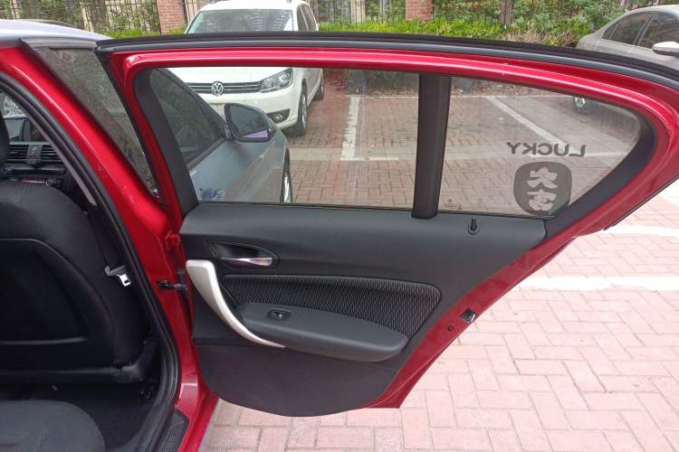 Used BMW 1 Series 2013 Facelifted 118i Leading Edition Interior 6