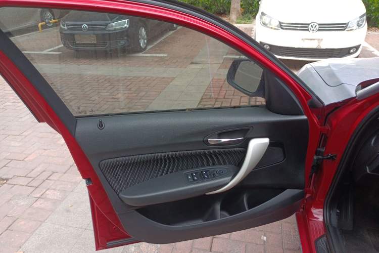 Used BMW 1 Series 2013 Facelifted 118i Leading Edition Interior 7