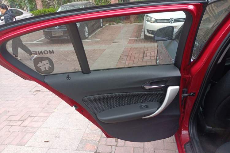 Used BMW 1 Series 2013 Facelifted 118i Leading Edition Interior 8