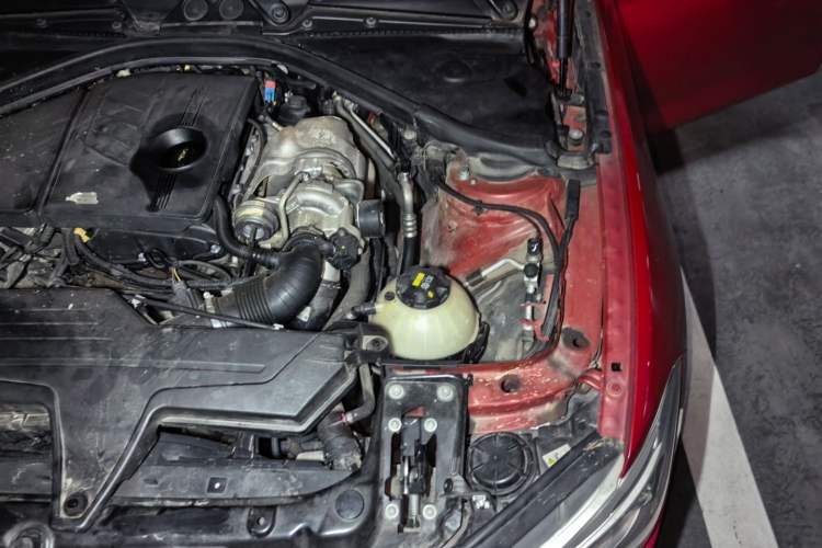Used BMW 1 Series 2013 Revised 116i Leading Edition Engine Bay Left