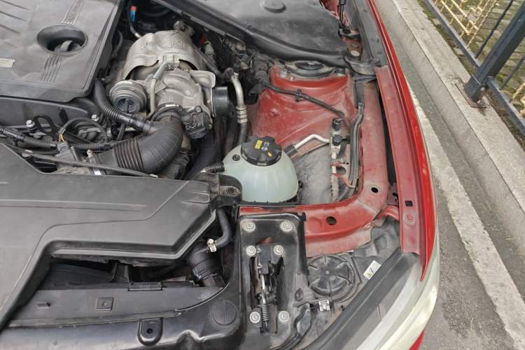 Used BMW 1 Series 2013 Facelifted 118i Leading Edition Engine Bay Left