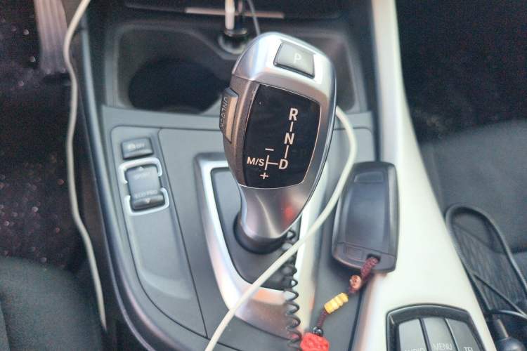 Used BMW 1 Series 2013 Facelifted 118i Leading Edition Gear Lever