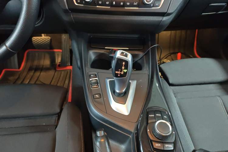 Used BMW 1 Series 2013 Revised 118i Sport Edition Gear Lever