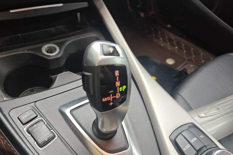 Used BMW 1 Series 2013 Facelifted 118i Leading Edition Gear Lever