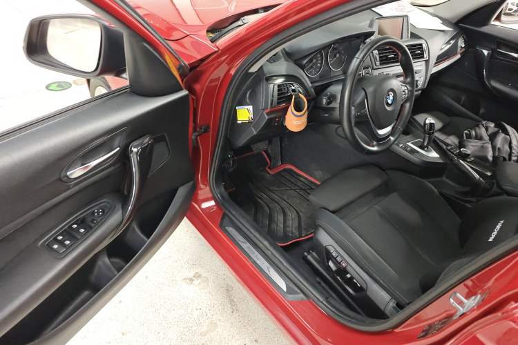 Used BMW 1 Series 2013 Revised 118i Sport Edition Interior 3