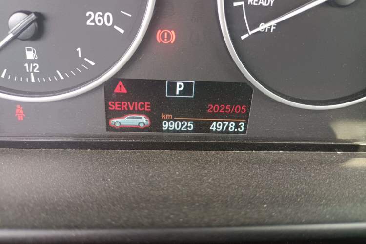 Used BMW 1 Series 2013 Facelifted 118i Leading Edition Odometer Close Up