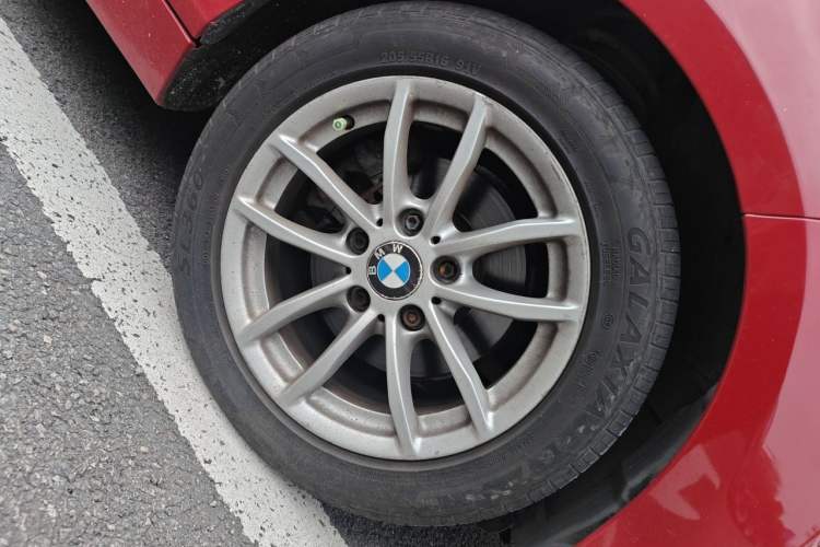Used BMW 1 Series 2013 Facelifted 118i Leading Edition Right Front Wheel Hub