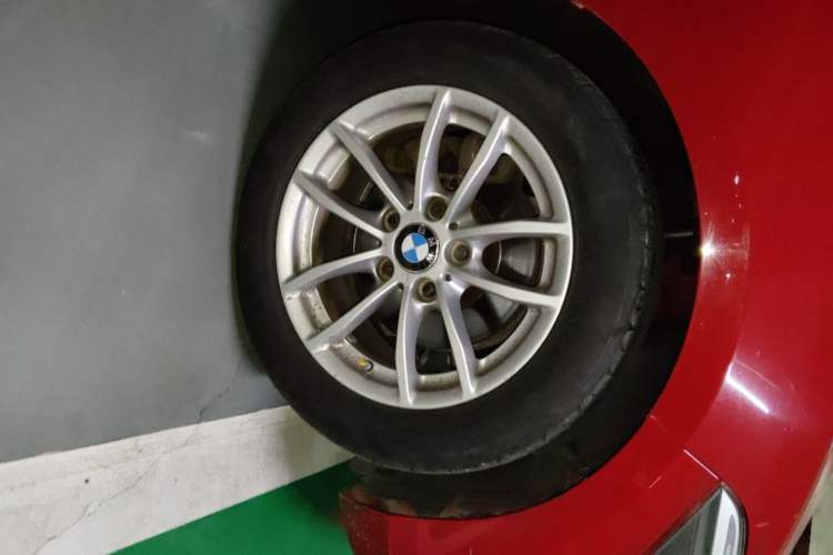 Used BMW 1 Series 2013 Facelifted 118i Leading Edition Right Front Wheel Hub