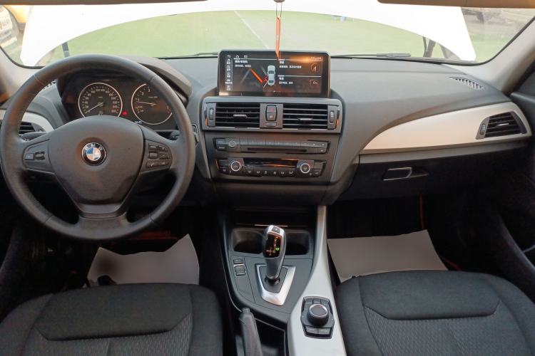 Used BMW 1 Series 2013 Facelifted 118i Leading Edition Center Console