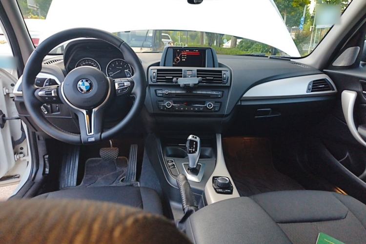 Used BMW 1 Series 2013 Facelifted 118i Leading Edition Center Console