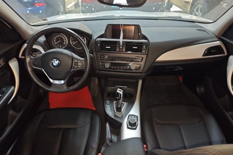 Used BMW 1 Series 2013 Facelifted 118i Leading Edition Center Console