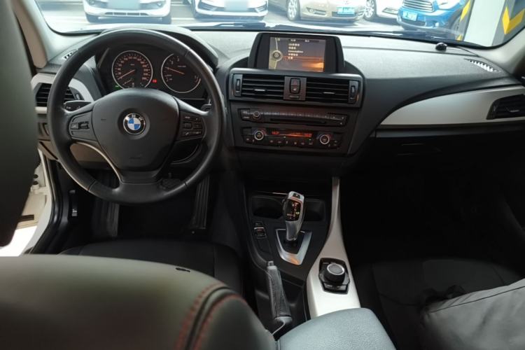 Used BMW 1 Series 2013 Facelifted 118i Leading Edition Center Console