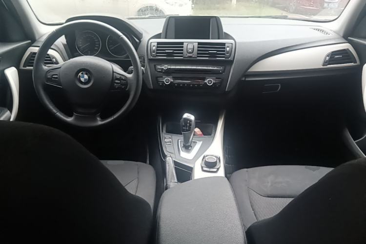 Used BMW 1 Series 2013 Facelifted 118i Leading Edition Center Console