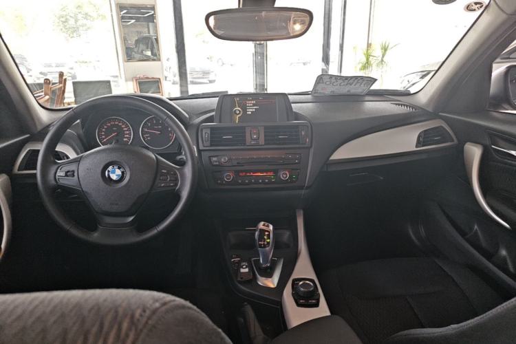 Used BMW 1 Series 2013 Facelifted 118i Leading Edition Center Console