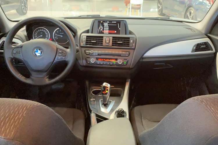 Used BMW 1 Series 2013 Facelifted 118i Leading Edition Center Console