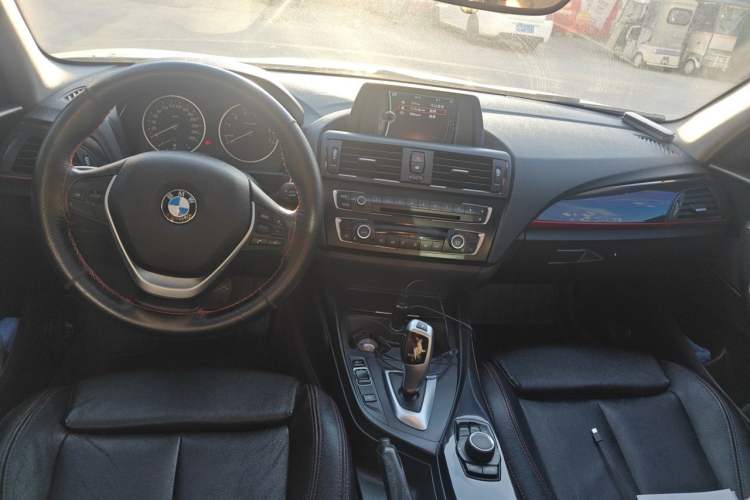 Used BMW 1 Series 2013 Revised 118i Sport Edition Center Console