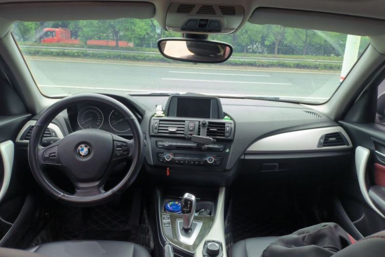 Used BMW 1 Series 2013 Facelifted 118i Leading Edition Center Console