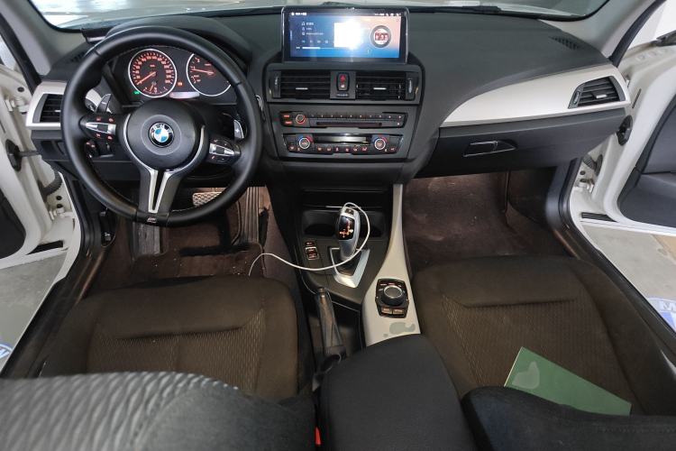 Used BMW 1 Series 2013 Facelifted 118i Leading Edition Center Console