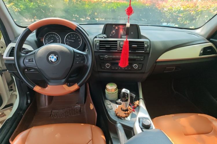 Used BMW 1 Series 2013 Facelifted 118i Leading Edition Center Console