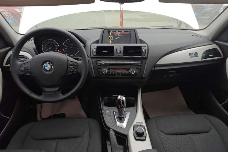 Used BMW 1 Series 2013 Facelifted 118i Leading Edition Center Console