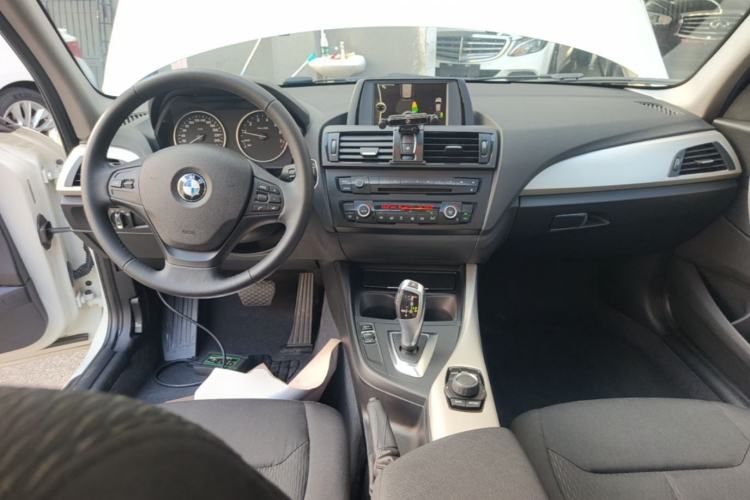 Used BMW 1 Series 2013 Facelifted 118i Leading Edition Center Console