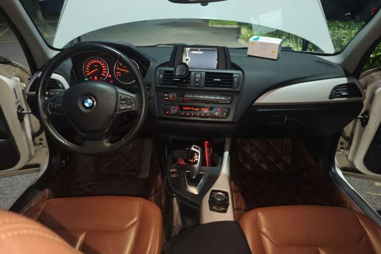 Used BMW 1 Series 2013 Facelifted 118i Leading Edition Center Console