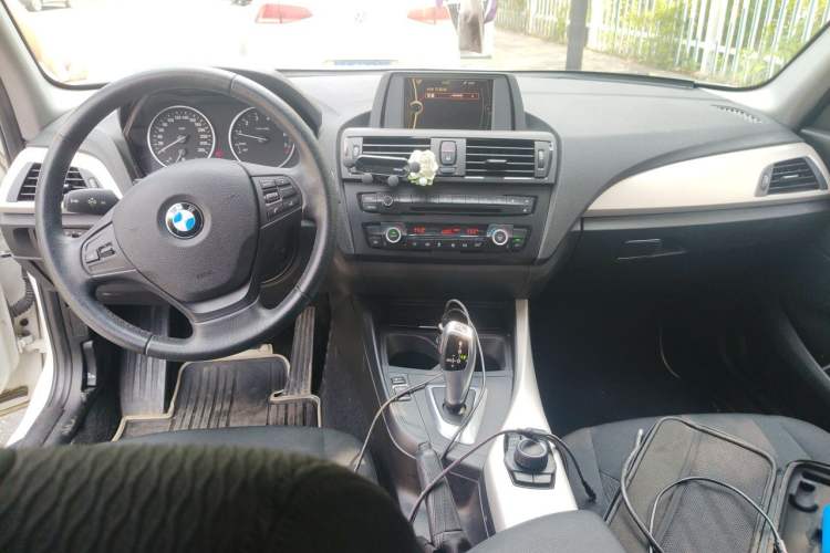 Used BMW 1 Series 2013 Facelifted 118i Leading Edition Center Console