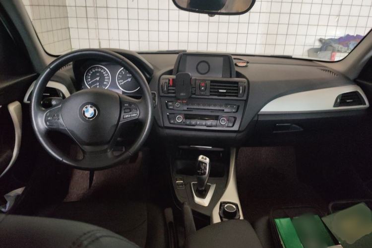 Used BMW 1 Series 2013 Facelifted 118i Leading Edition Center Console