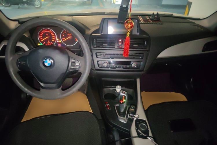 Used BMW 1 Series 2013 Facelifted 118i Leading Edition Center Console