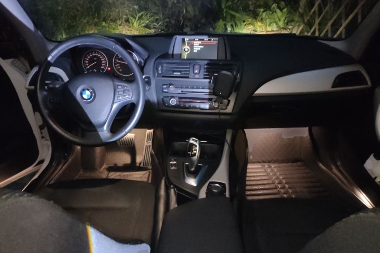 Used BMW 1 Series 2013 Facelifted 118i Leading Edition Center Console