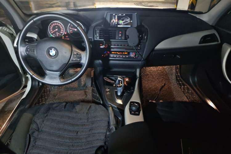 Used BMW 1 Series 2013 Facelifted 118i Leading Edition Center Console