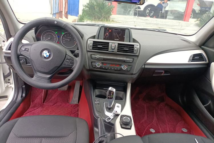 Used BMW 1 Series 2013 Facelifted 118i Leading Edition Center Console