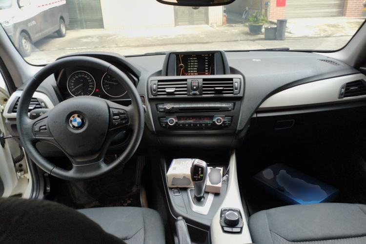 Used BMW 1 Series 2013 Facelifted 118i Leading Edition Center Console