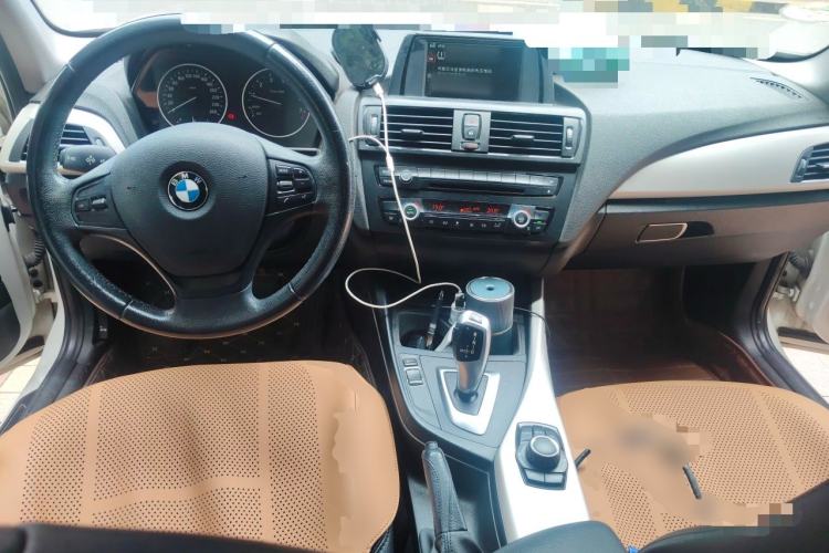Used BMW 1 Series 2013 Facelifted 118i Leading Edition Center Console