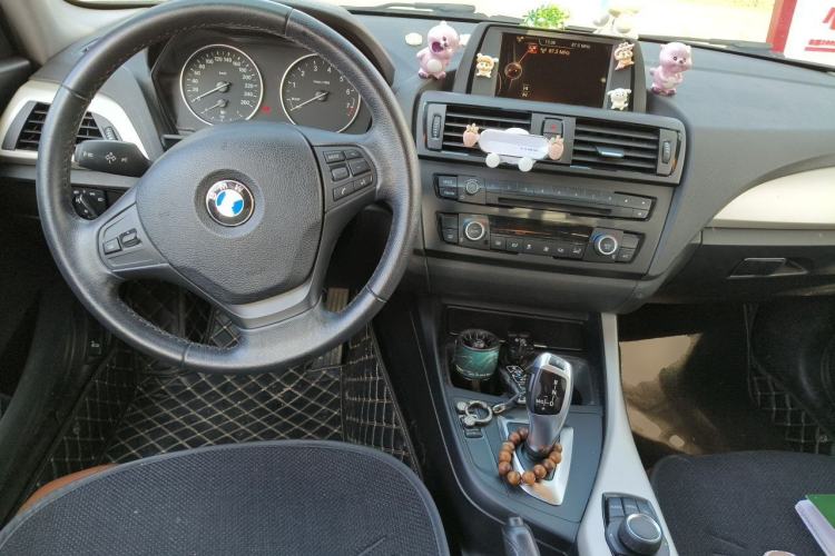 Used BMW 1 Series 2013 Facelifted 118i Leading Edition Center Console