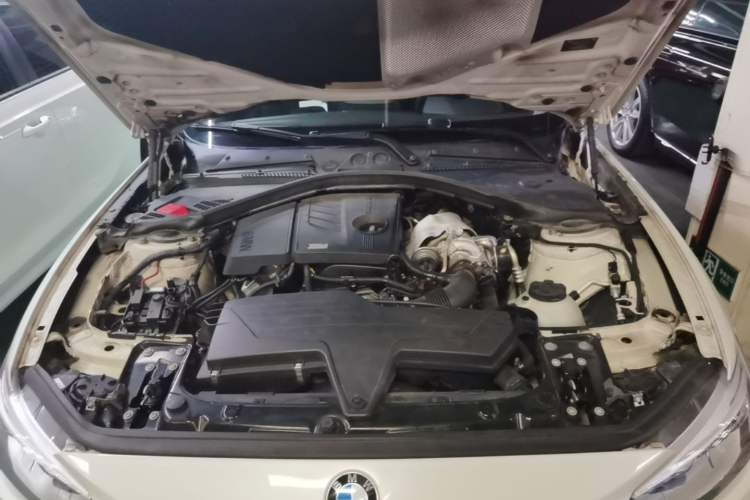 Used BMW 1 Series 2013 Revised 118i Sport Edition Engine Bay