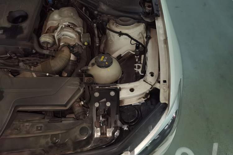 Used BMW 1 Series 2013 Revised 116i Leading Edition Engine Bay Left