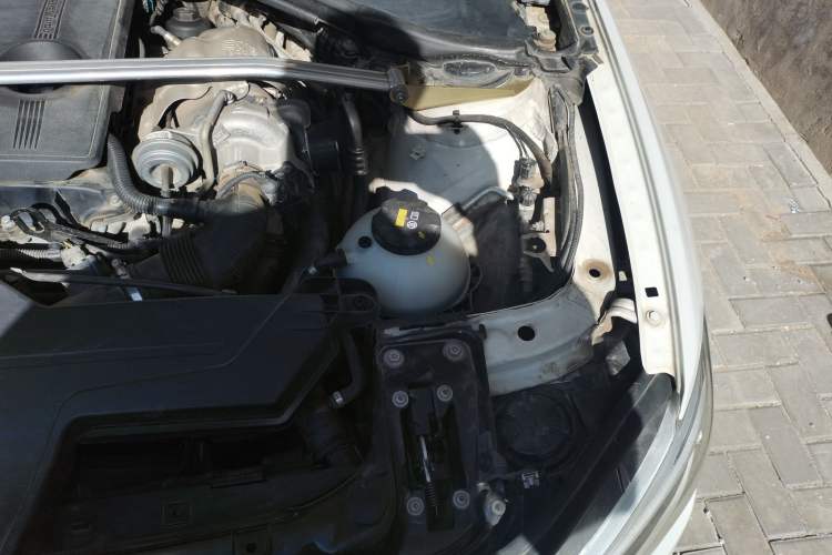 Used BMW 1 Series 2013 Revised 118i Sport Edition Engine Bay Left