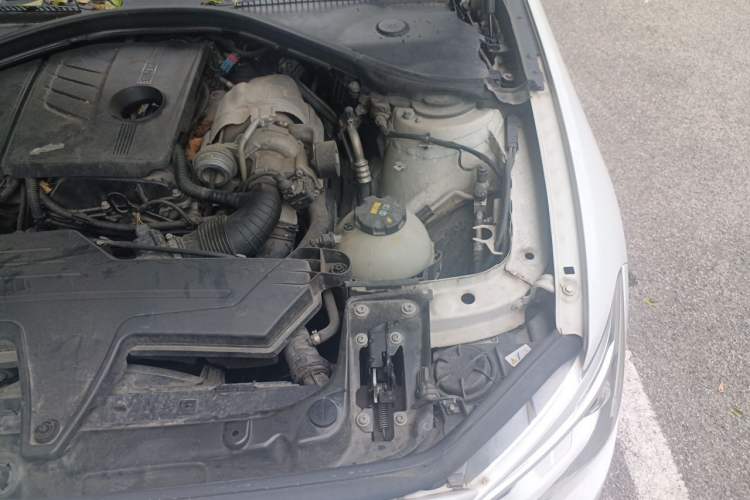Used BMW 1 Series 2013 Facelifted 118i Leading Edition Engine Bay Left