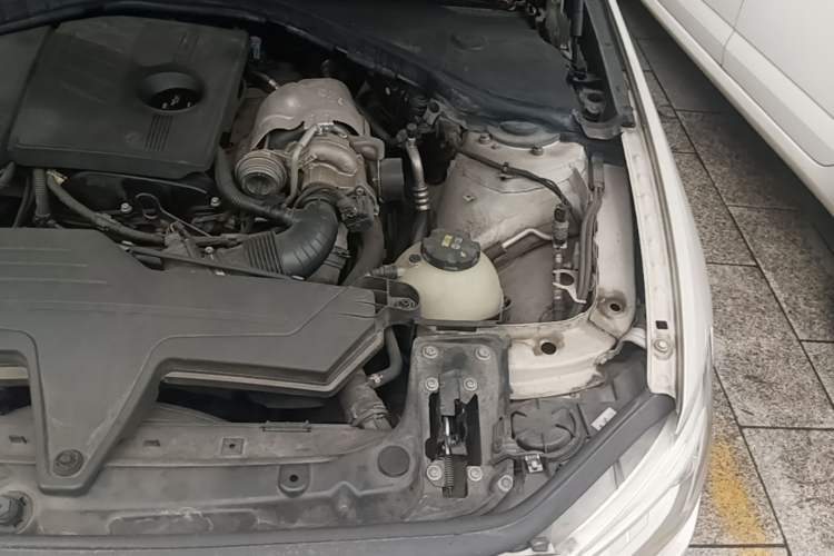 Used BMW 1 Series 2013 Facelifted 118i Leading Edition Engine Bay Left