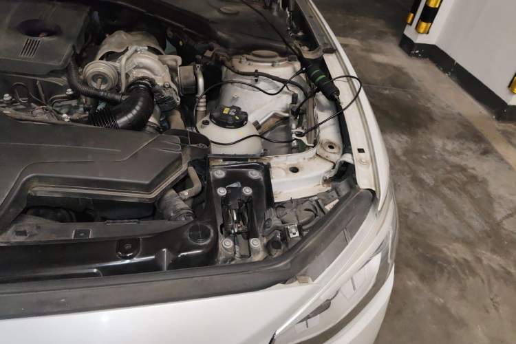 Used BMW 1 Series 2013 Revised 118i Sport Edition Engine Bay Left