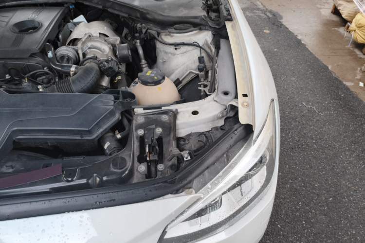 Used BMW 1 Series 2013 Revised 118i Sport Edition Engine Bay Left