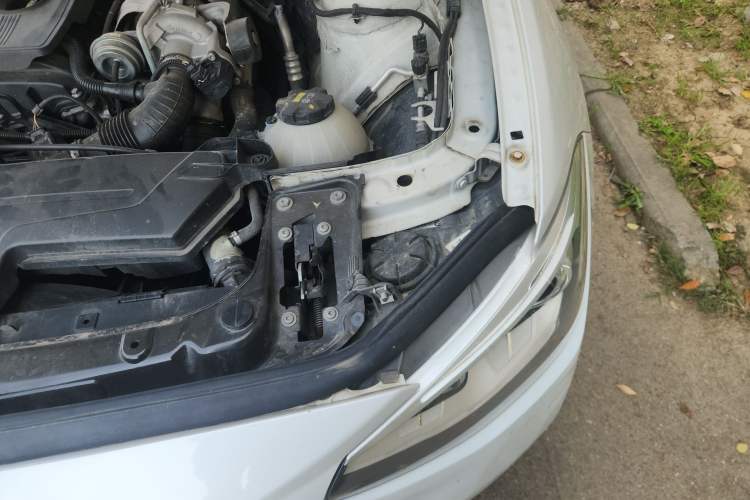 Used BMW 1 Series 2013 Facelifted 118i Leading Edition Engine Bay Left