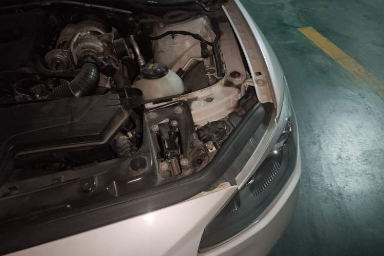 Used BMW 1 Series 2013 Revised 116i Leading Edition Engine Bay Left