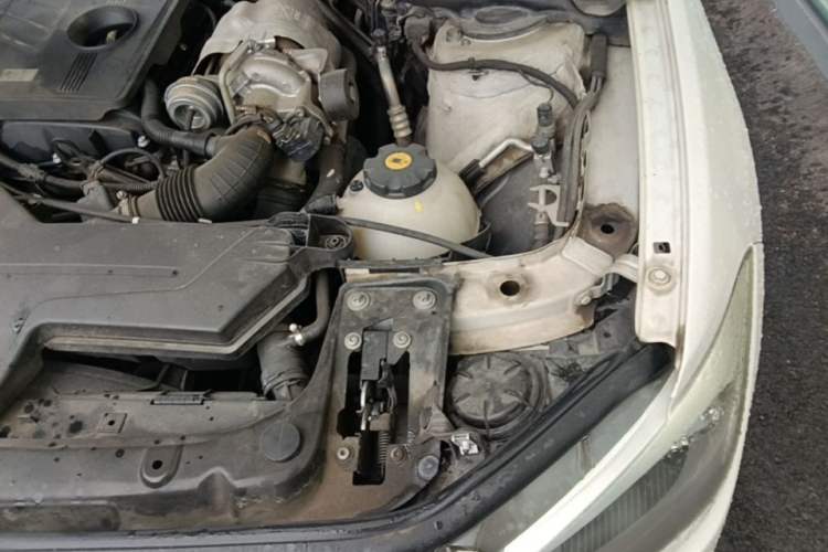Used BMW 1 Series 2013 Revised 116i Leading Edition Engine Bay Left